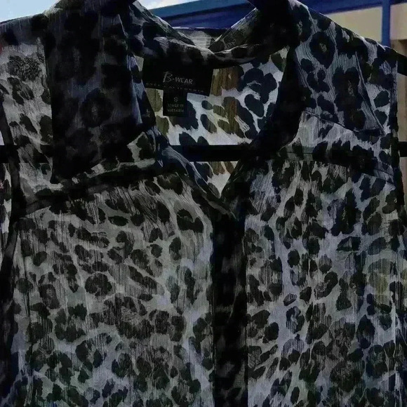 Women's Byer California animal leopard S sheer collared sleeveless button-up - Picture 4 of 7